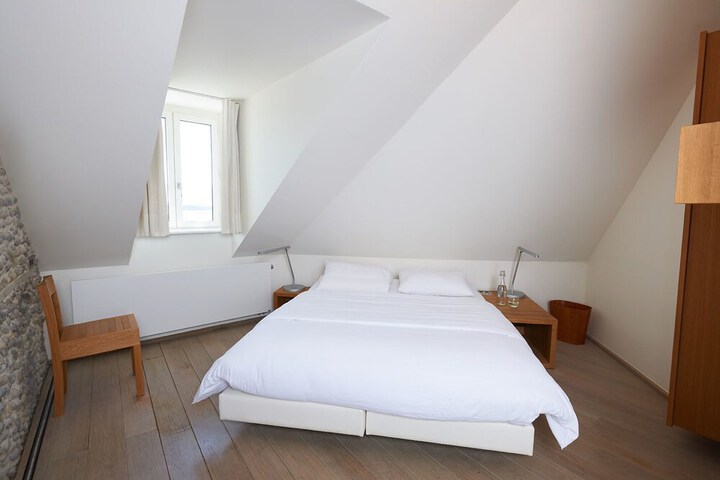 Room 6 of 44