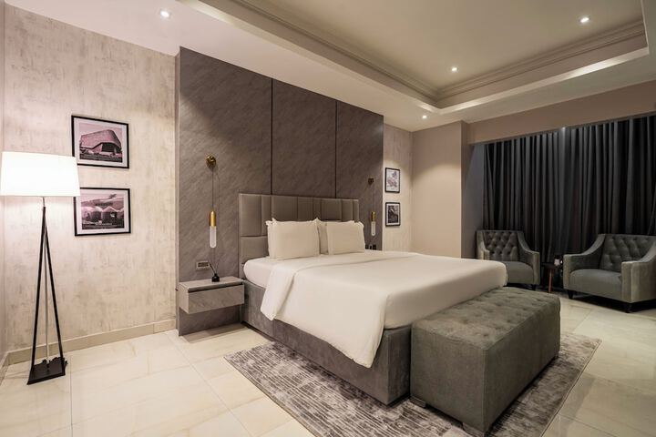 Room 13 of 28