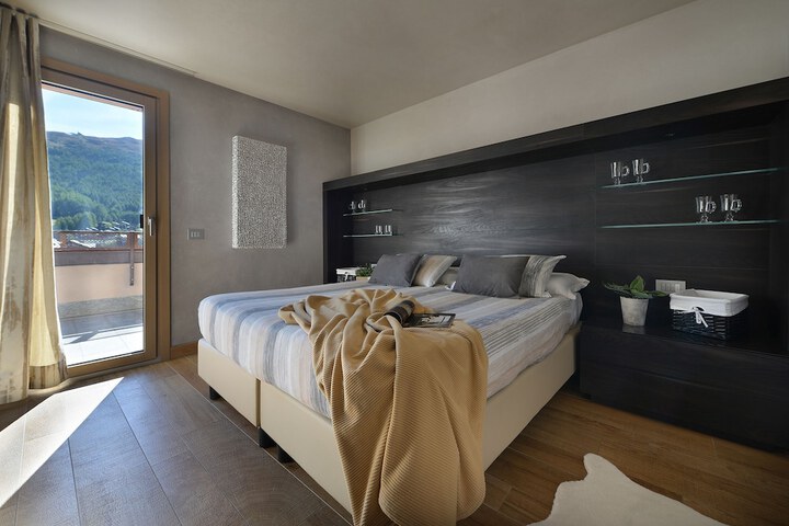 Room 74 of 211