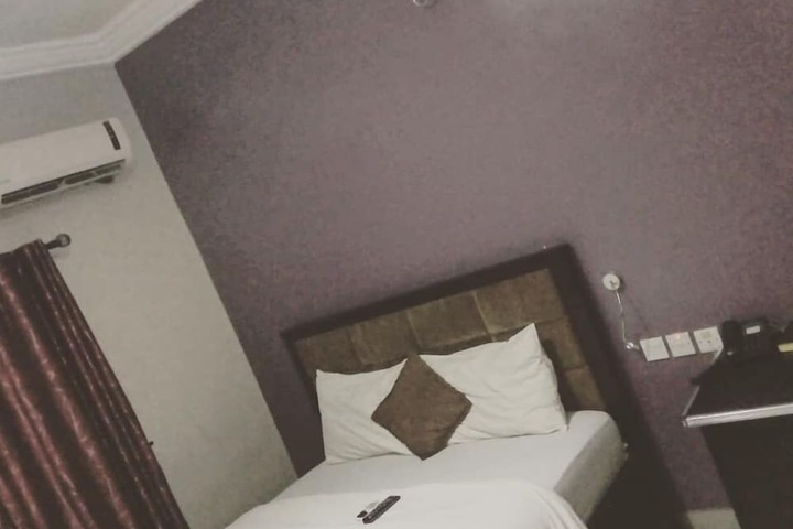 Room 8 of 20