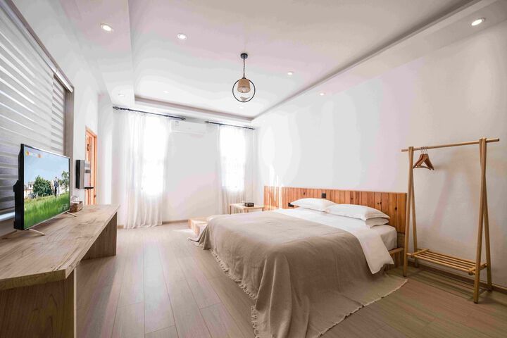 Room 5 of 90