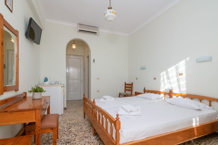 Room 4 of 72