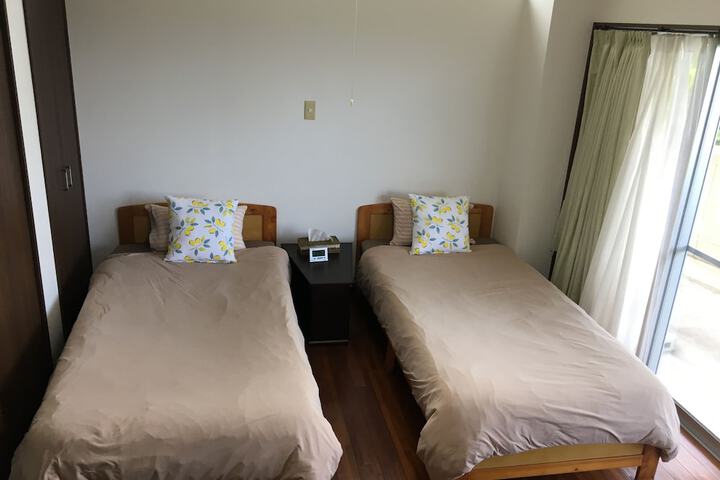Room 6 of 17