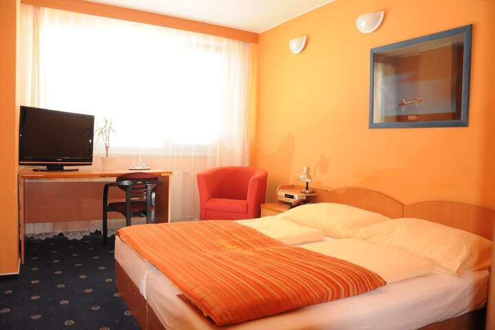 Room 10 of 44
