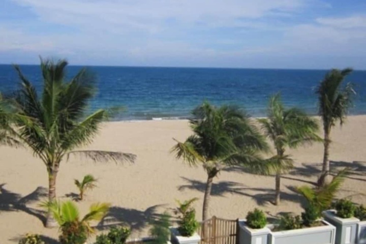 Beach 33 of 45