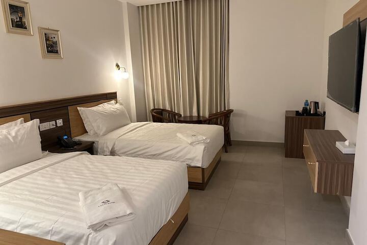 Room 2 of 16