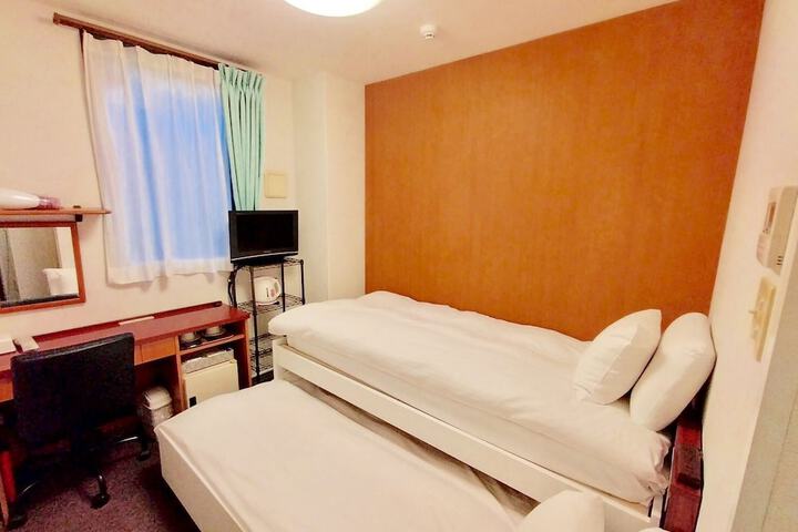 Room 9 of 20