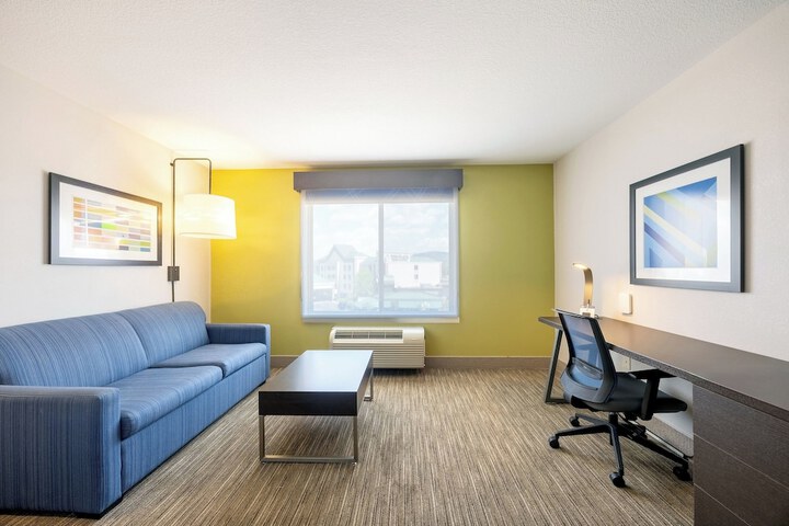 Room 6 of 78