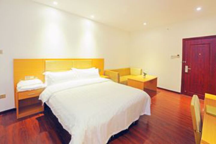 Room 4 of 18