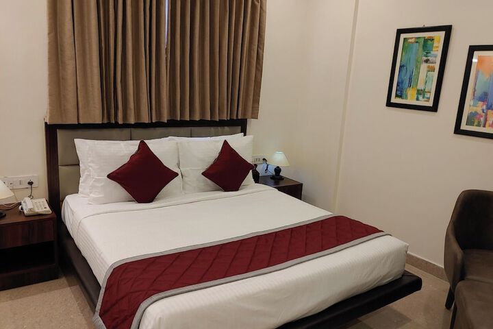 Room 4 of 18