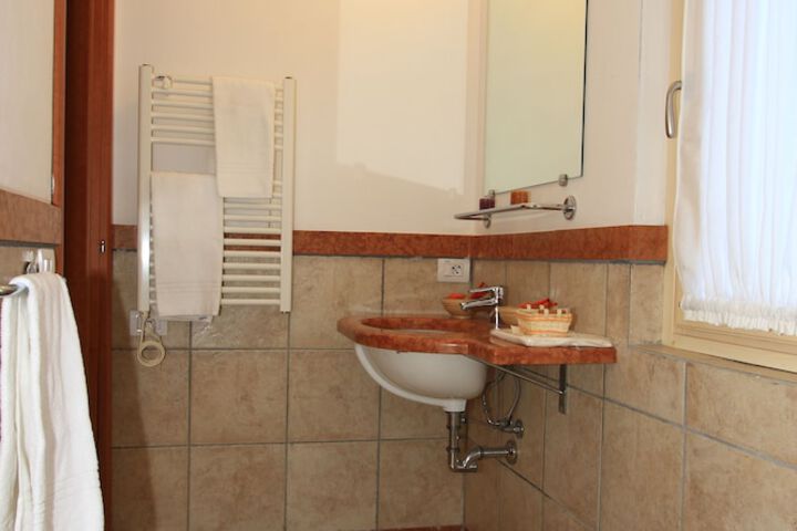 Room 15 of 32