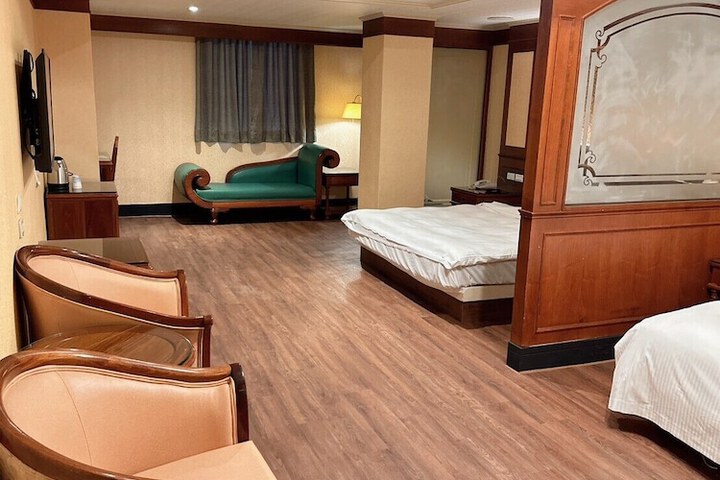 Room 10 of 46