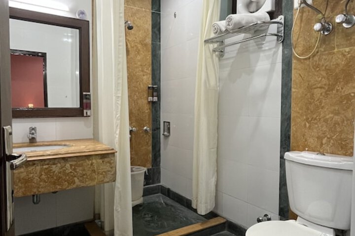 Room 15 of 18