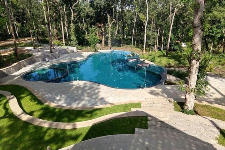 Pool 102 of 147