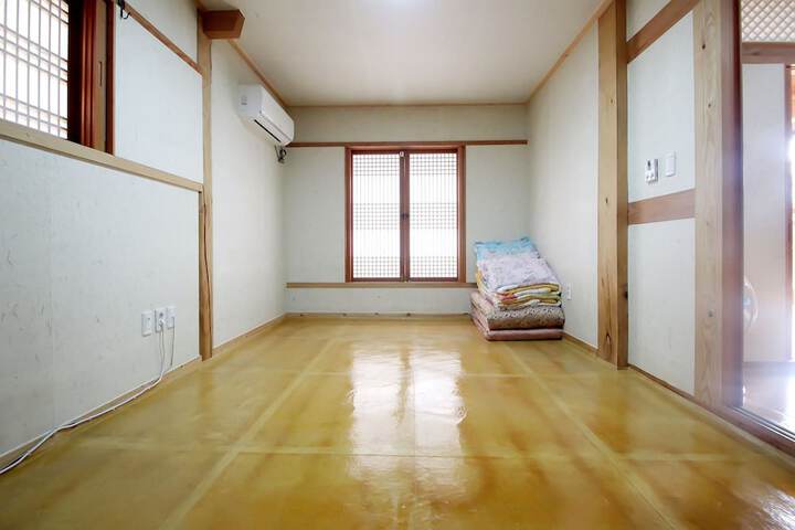 Room 8 of 76