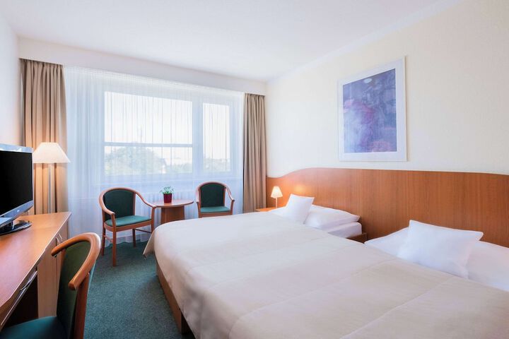 Room 10 of 84