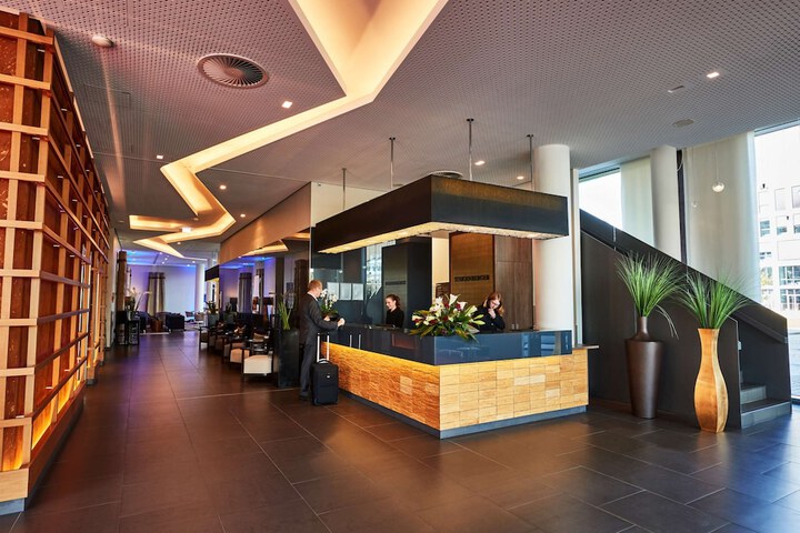 Entrance & Lobby
