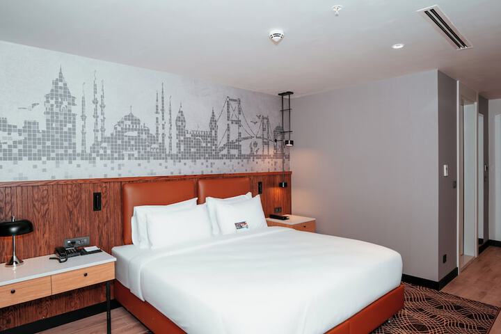 Room 8 of 50