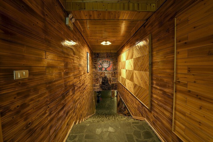 Ballroom/Hall 53 of 141