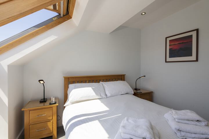 Room 4 of 68