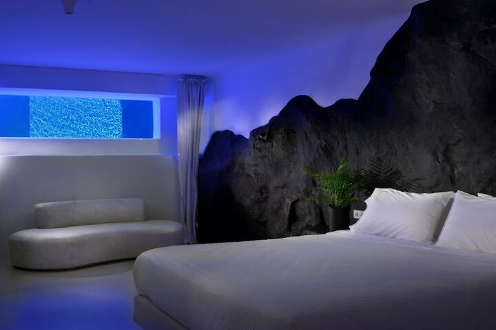 Room 21 of 115