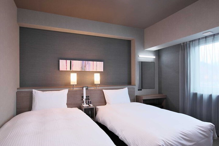 Room 9 of 24