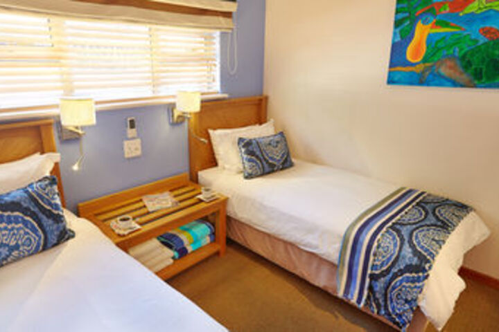 Room 10 of 28