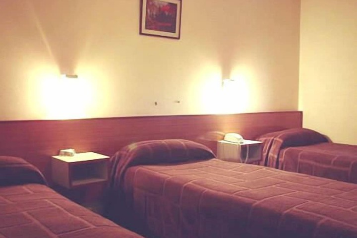 Room 9 of 19