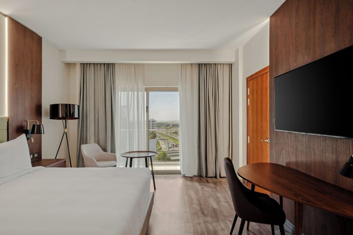 Room 33 of 73