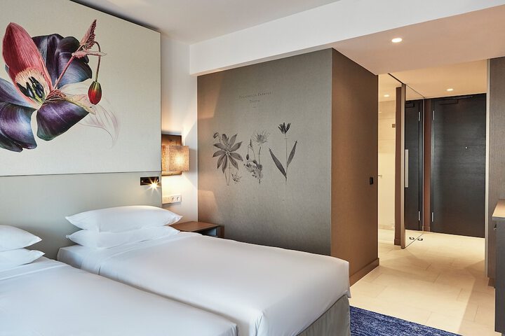 Room 51 of 90