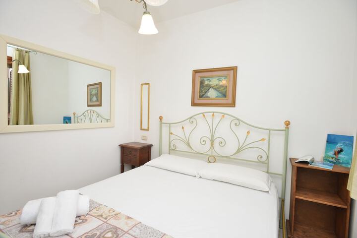 Room 6 of 22