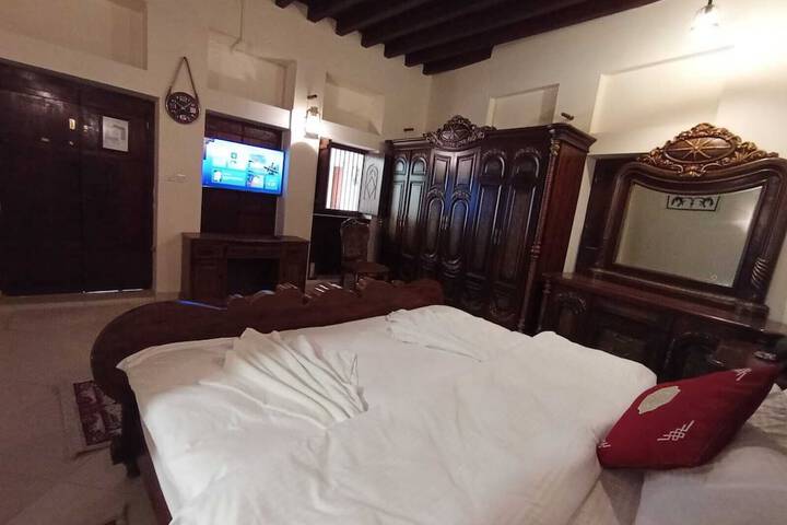 Room 12 of 48