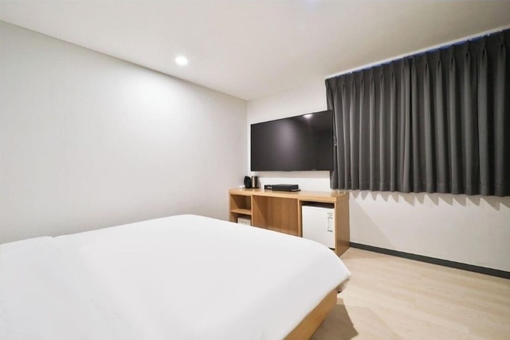 Room 16 of 72