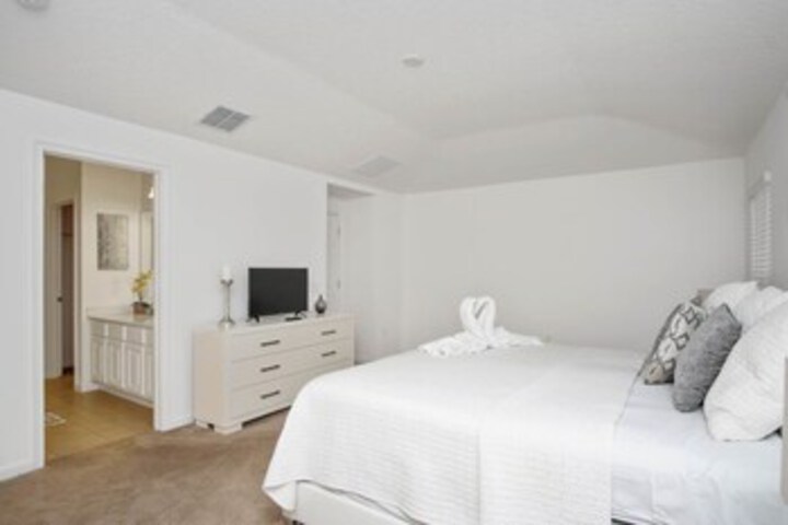 Room 13 of 30