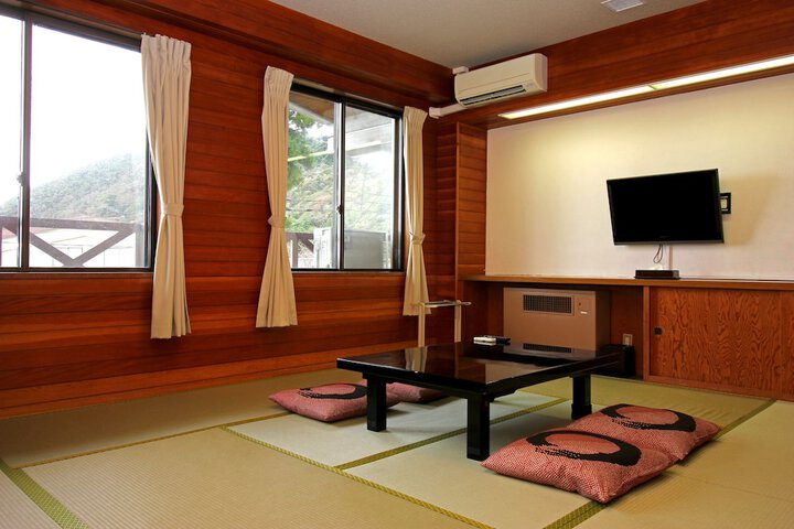 Room 14 of 18