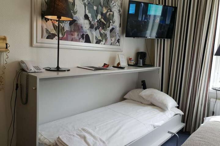 Room 13 of 53