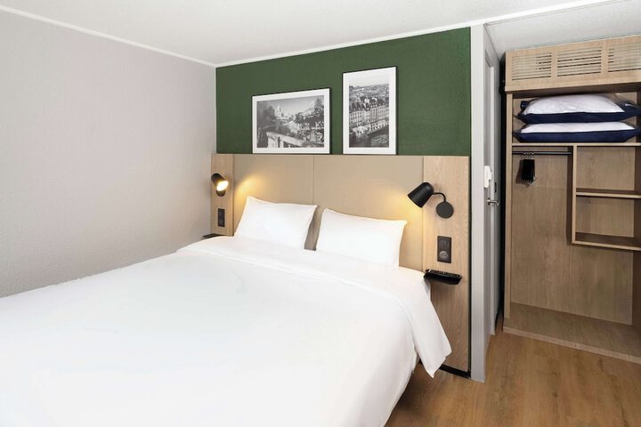 Room 6 of 24
