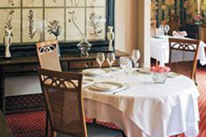Dining 21 of 24