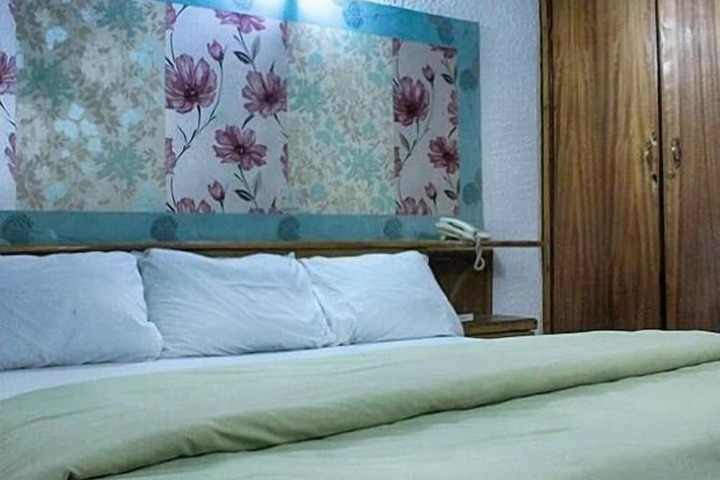 Room 4 of 26