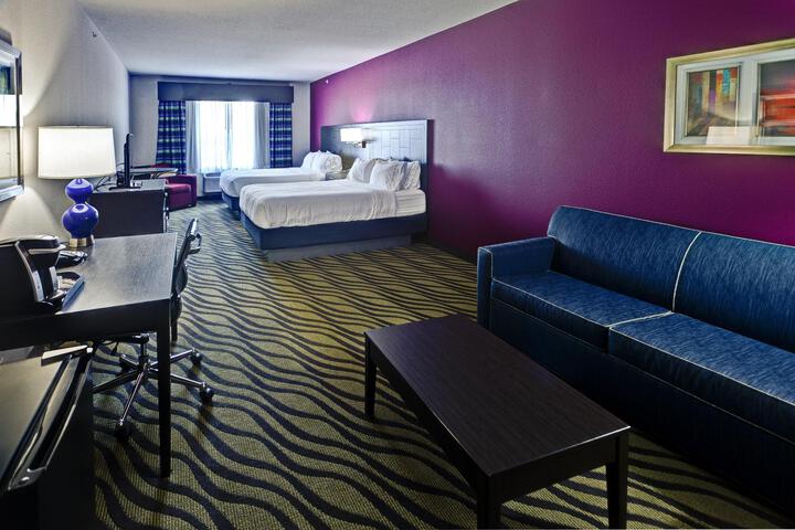 2 Queen Beds (3 of 8)
