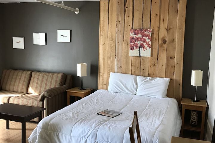 Room 17 of 102