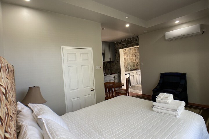 Room 3 of 86
