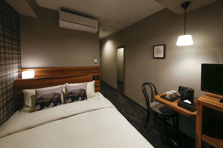 Room 4 of 33