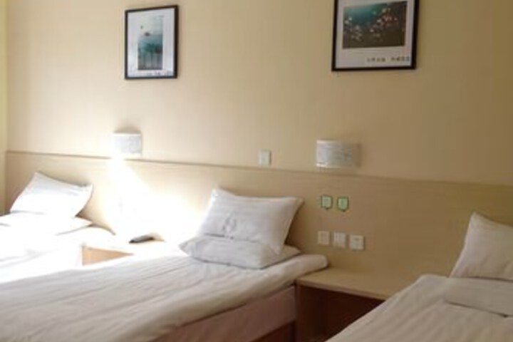 Room 5 of 6