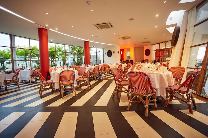 Ballroom/Hall 46 of 71