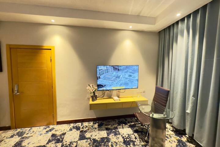 Room 9 of 40
