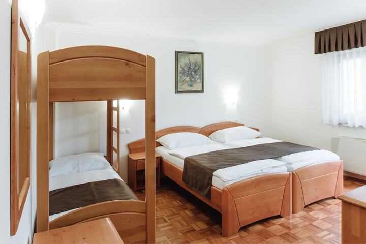 Room 7 of 39