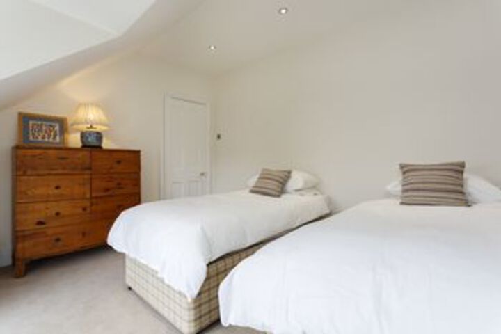 Room 15 of 28