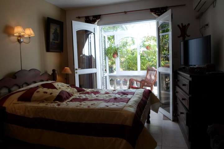 Room 6 of 126