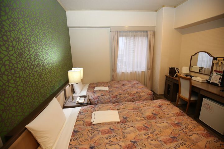 Room 11 of 33